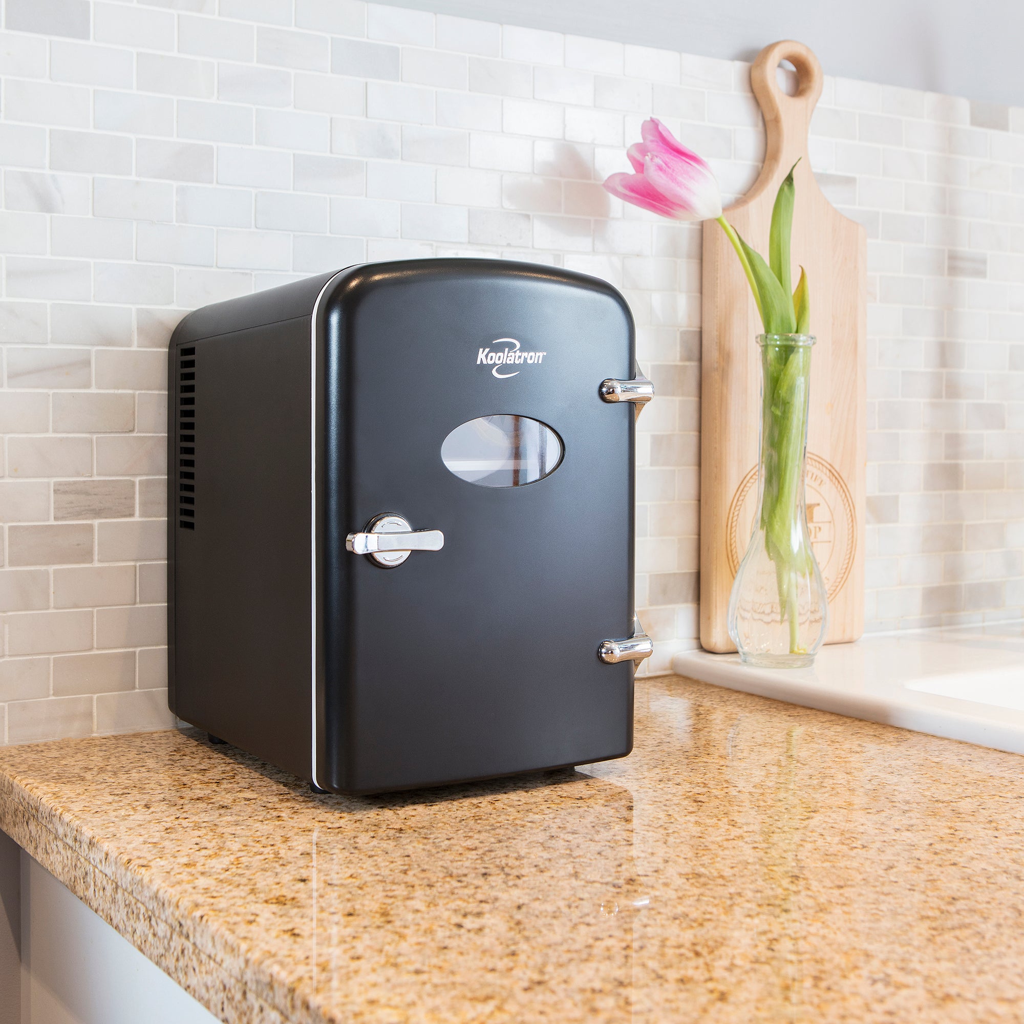 Retro Mini Fridge For Bedrooms 4L Small Fridge 6 Can Table Top Fridge Quiet Mini Fridges For Skincare Food Drink 12v Portable Cooler Warmer