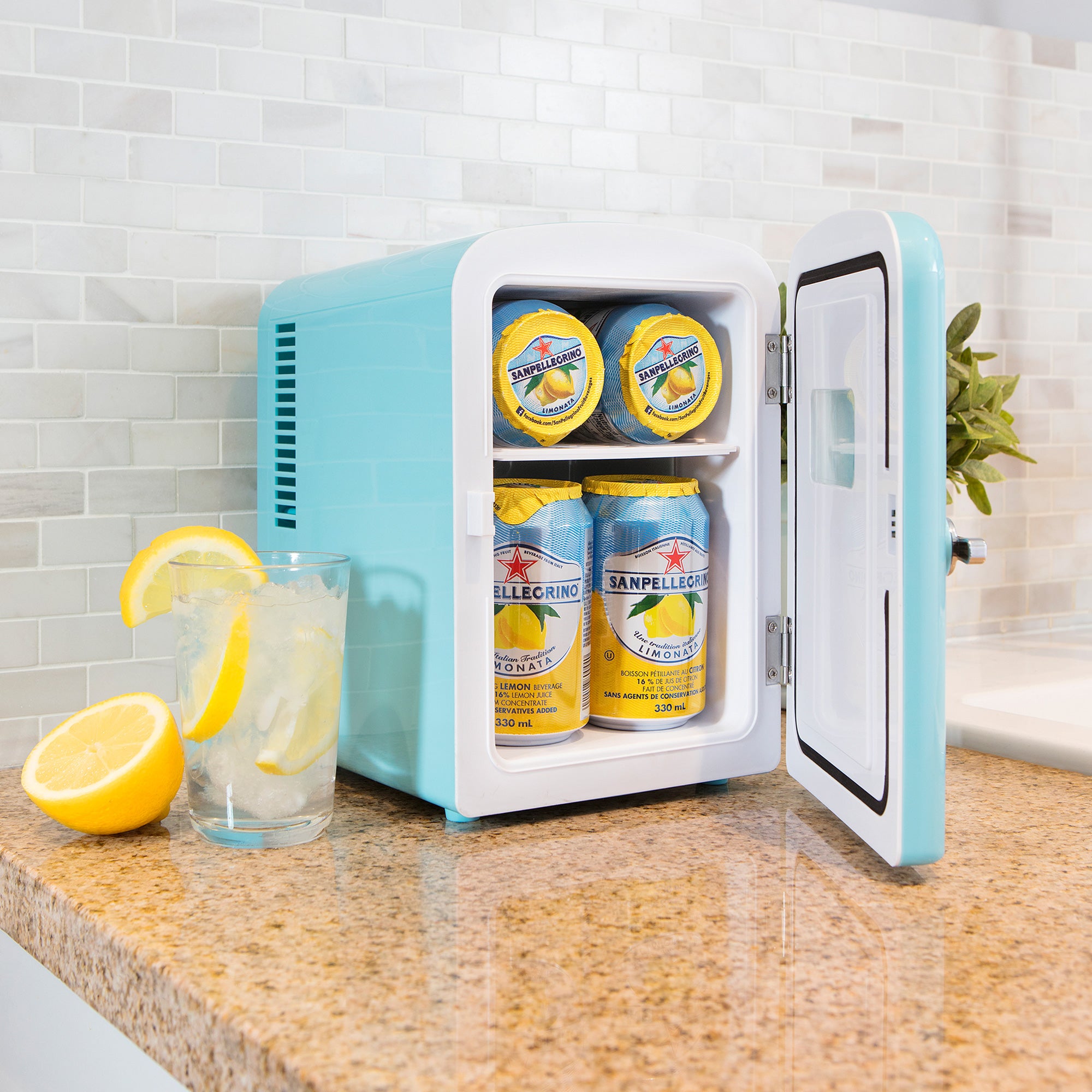 Retro Mini Fridge For Bedrooms 4L Small Fridge 6 Can Table Top Fridge Quiet Mini Fridges For Skincare Food Drink 12v Portable Cooler Warmer